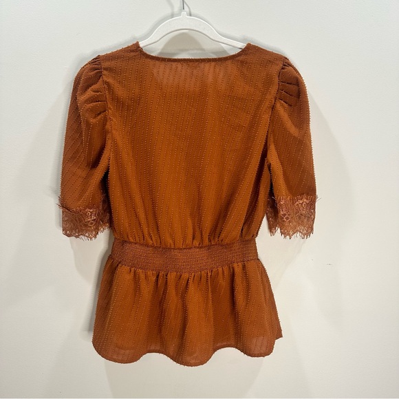 Women’s Rust Peplum Short Sleeve Blouse - Size Large – Lace Sleeve Detail - Picture 6 of 10